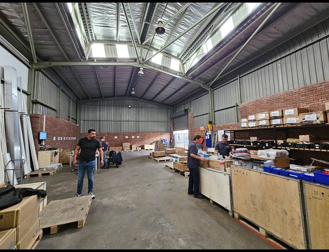 357M² WAREHOUSE TO LET IN JET PARK
